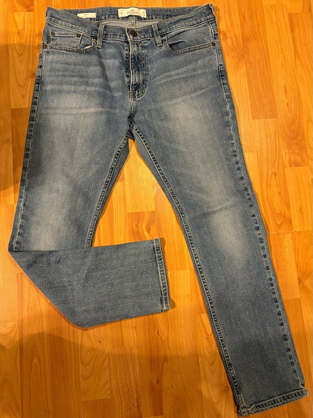 🔥Hollister Men’s Skinny Fit Jeans 32x30 Light-Medium Wash, EUC.